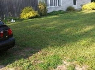 75 Wyona Ave, Selden, NY 11784