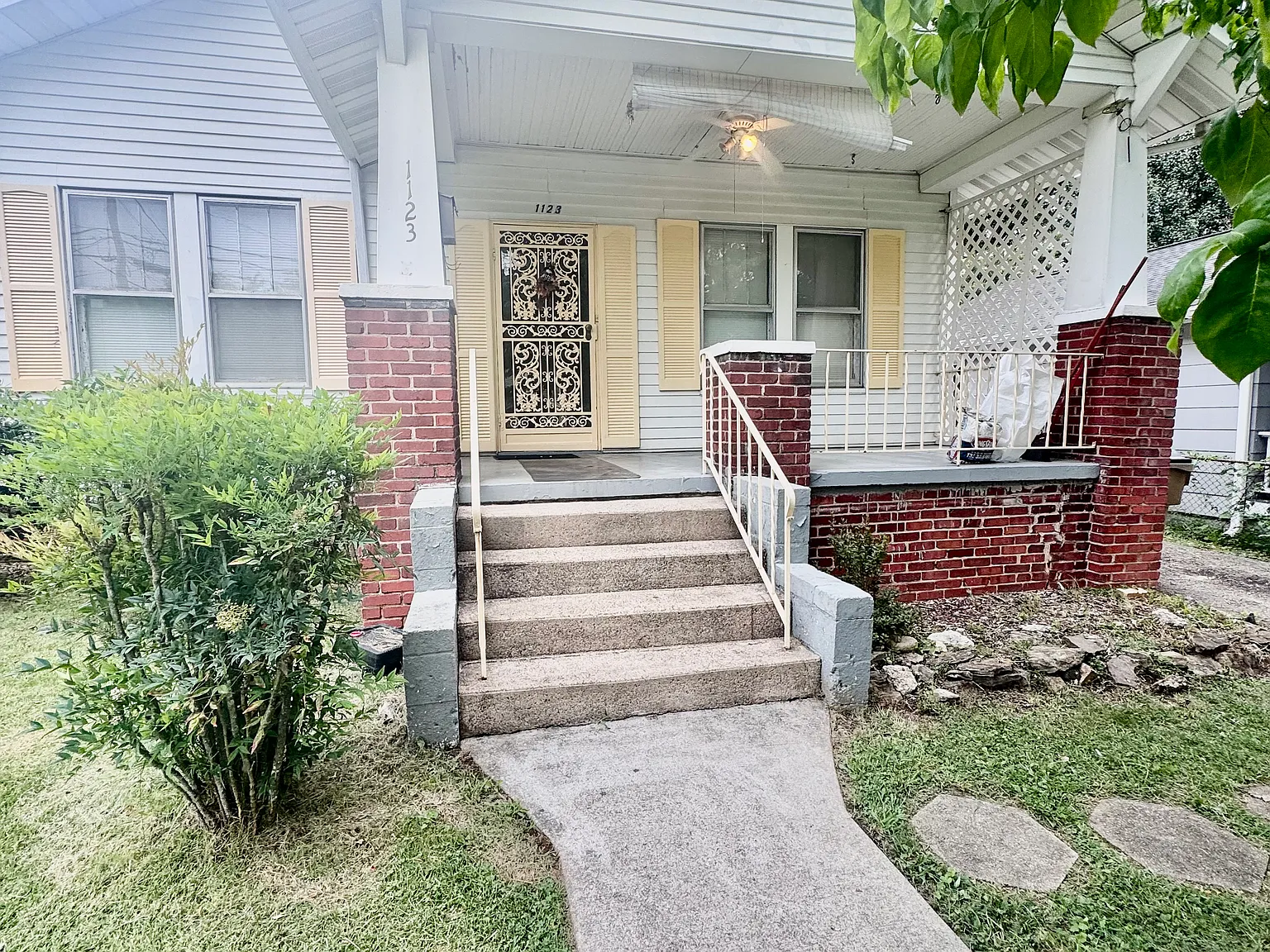 2 bed, 1110 sqft, $1,600 — Photo 1