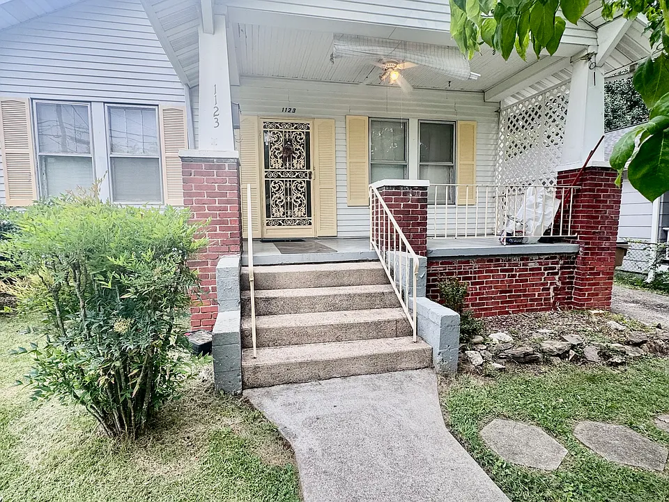 1123 Colonial Ave