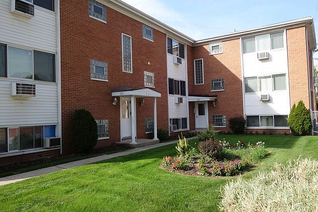1st image of 533 Jackson Blvd APT 2