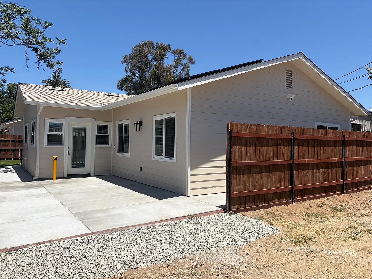 3 bed, 1000 sqft, $3,195 — Photo 2