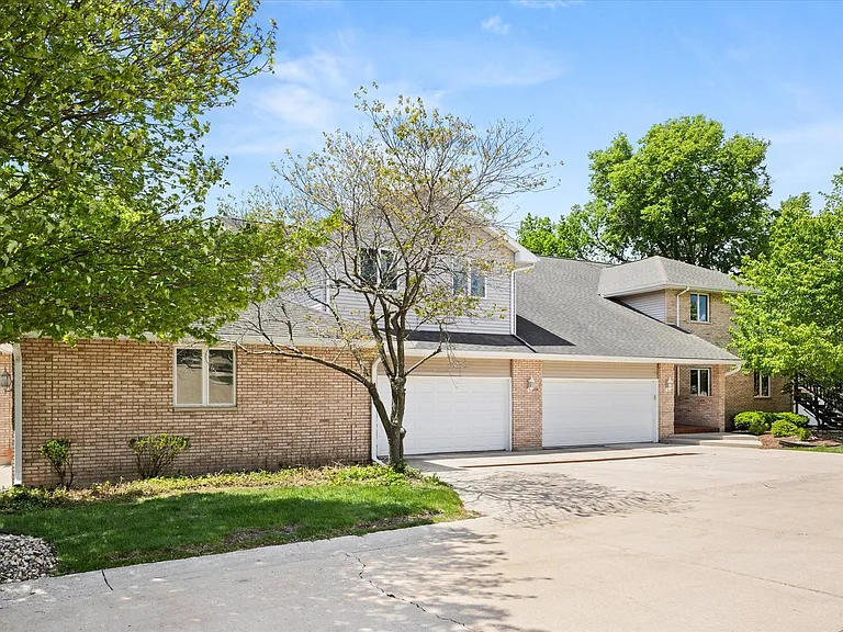 2427 Reynolds Manor Dr #0 — Photo 1
