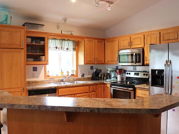3rd image of 101 Shetland Ct SE