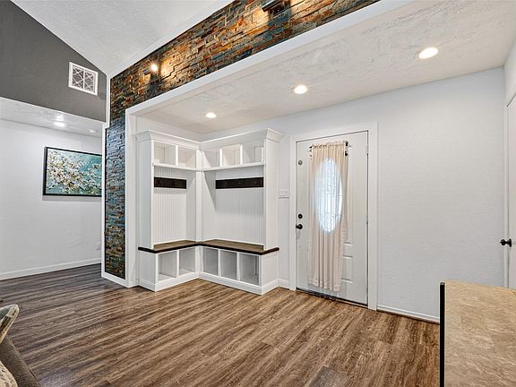 5th image of 1011 Kensington Dr