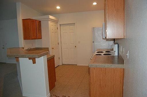 5th image of 3230 Osborn Dr Unit 102