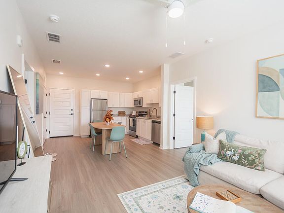4th image of 1260 Cleveland St #110