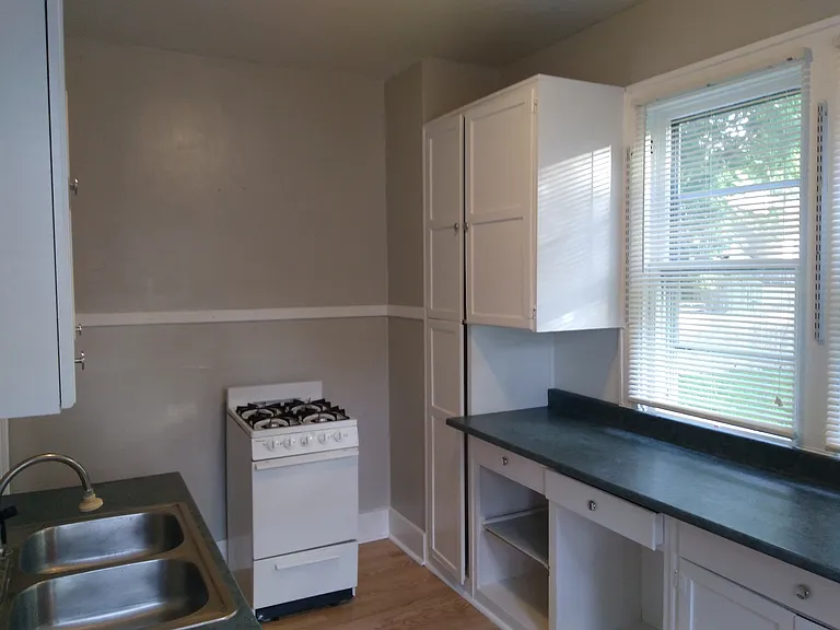 312 Randall St — Photo 4