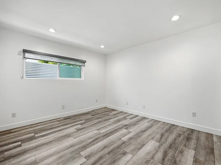 2561 W Avenue 30 #5 — Photo 17