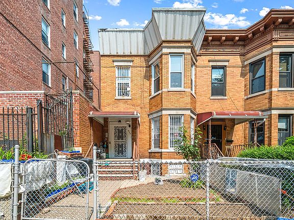 4th image of 955 E 5th St