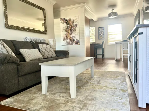 924 Chalcedony St, San Diego, CA 92109