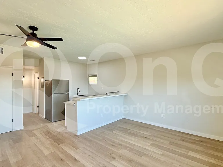 25 E Eva St #17 — Photo 6