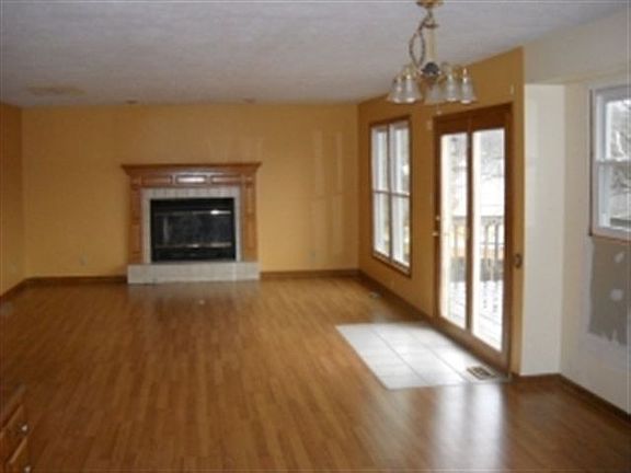 2nd image of 8513 Lathrop Ave