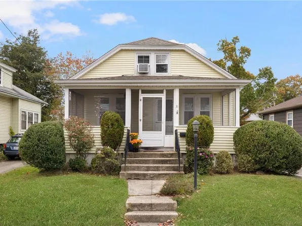 31 Longwood Ave, Warwick, RI 02888