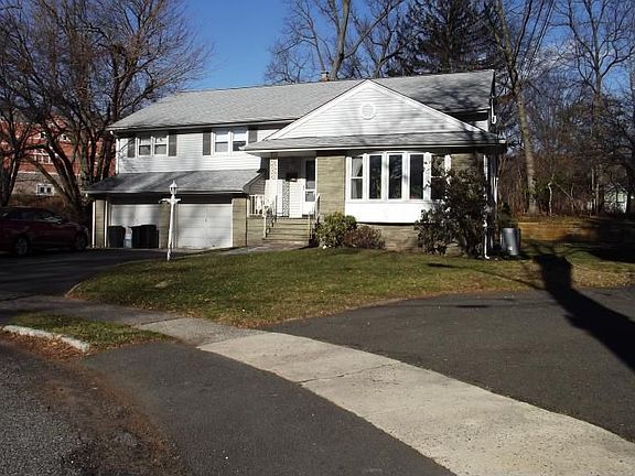 2nd image of 8 Vosseler Ct