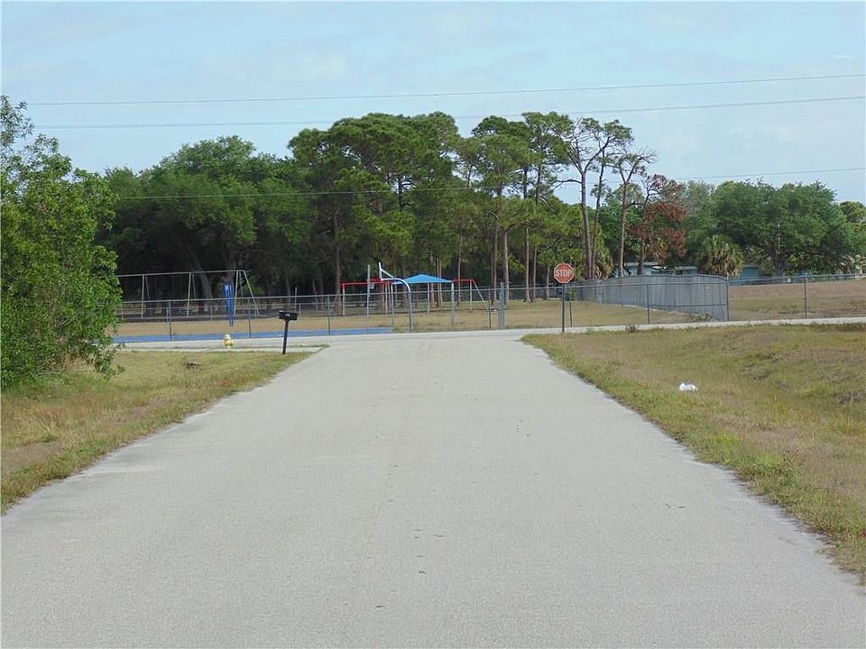 1st image of 823 SE 39th Ter