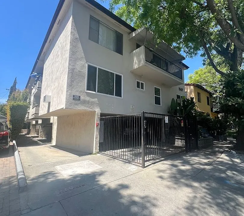1147 N Vista St
