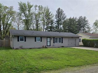 7 Lane Dr N, Bethany, IL 61914