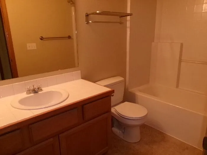 3 bed, 2.5 bath, 1350 sqft, $2,300 — Photo 4