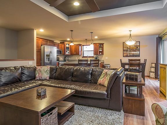 4th image of 317 Skyland Way