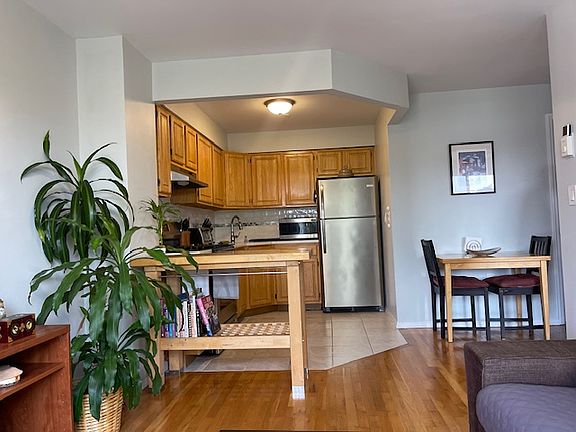 4th image of 4013 30th Ave #3D