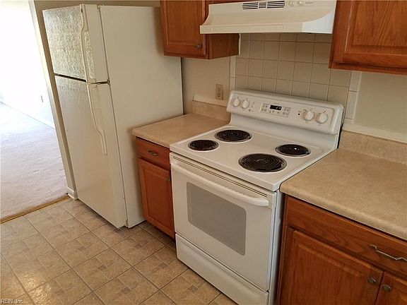 4th image of 541 Barberton Dr