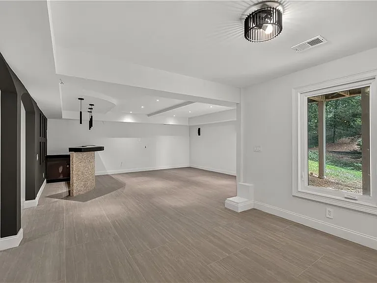 4610 Morton Rd — Photo 37