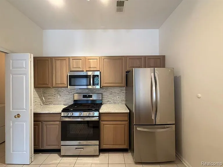 2710 S Knightsbridge Cir — Photo 7