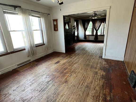 2nd image of 4604 W Wrightwood Ave