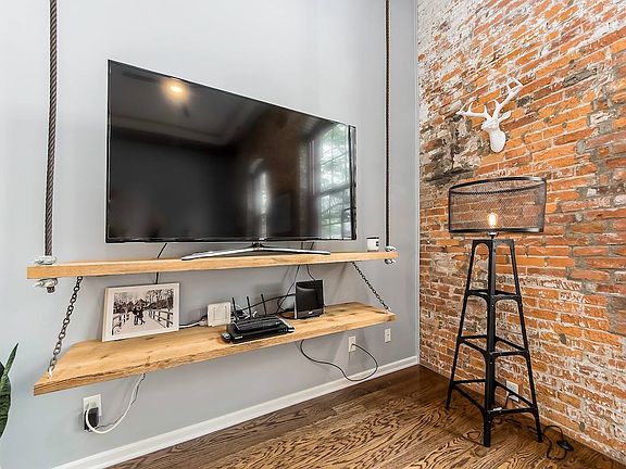 5th image of 544 S Front St #107
