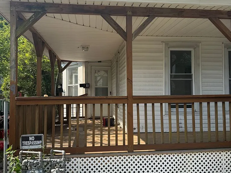 219 E Mulberry St — Photo 12