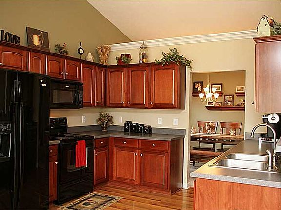 4th image of 807 Bristle Lake Dr
