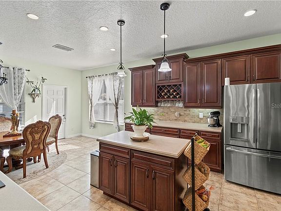 4th image of 211 E Blue Water Edge Dr