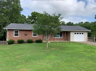 233 Irene Cir, Hurricane, WV 25526