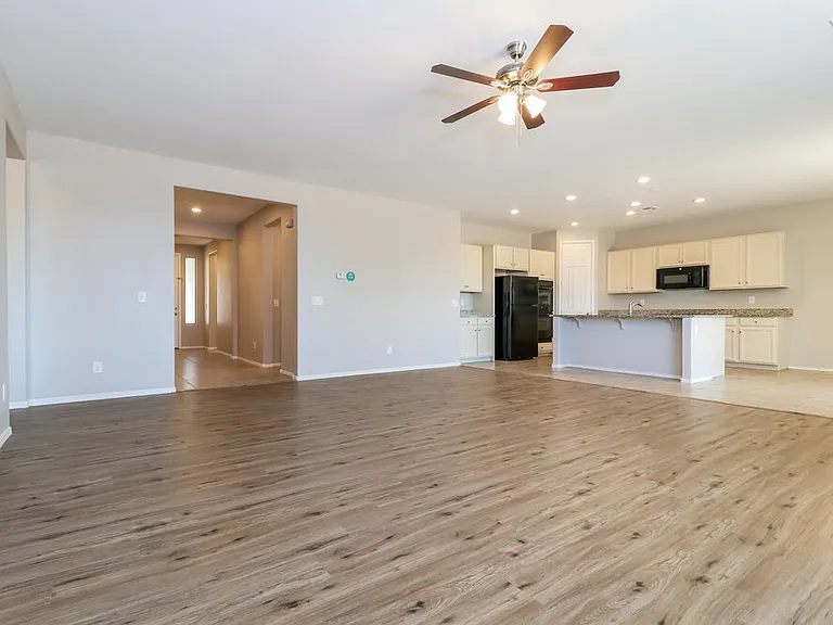 6114 S 30th Ln — Photo 4
