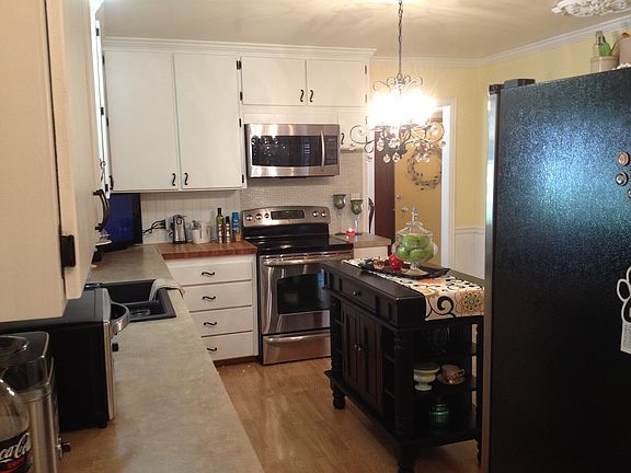convenient kitchen layout