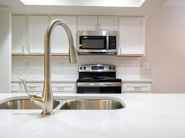 Perimeter Lakes Apartments — Photo 11