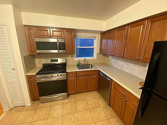 2nd image of 42-19 202nd St #2