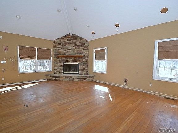 2nd image of 70 Lidge Dr