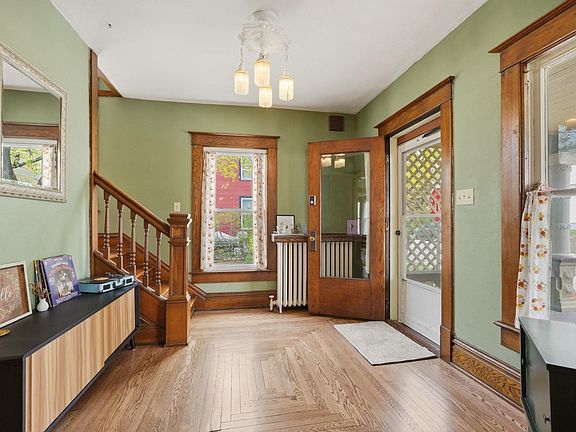 3rd image of 1118 College Ave