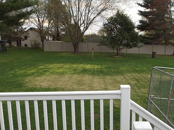 4th image of 319 Fairmont Dr