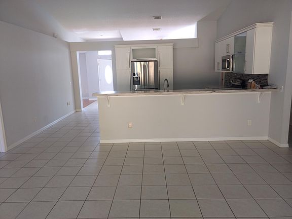 5th image of 457 NE Pecos Way