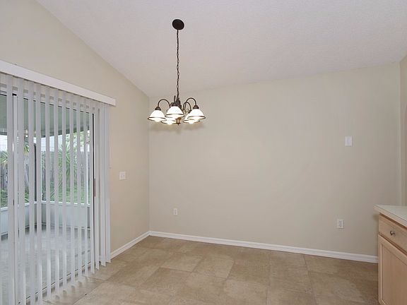 3rd image of 438 Cadenza Dr
