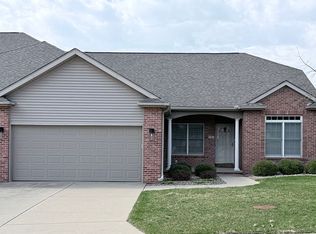 5 Spring Ridge Cir, Bloomington, IL 61704