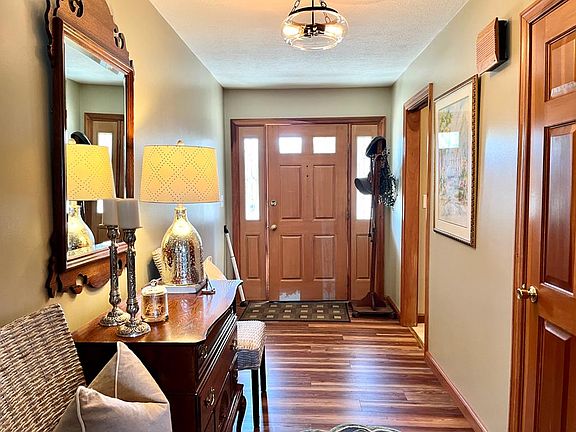 2nd image of 543 Golfview Dr