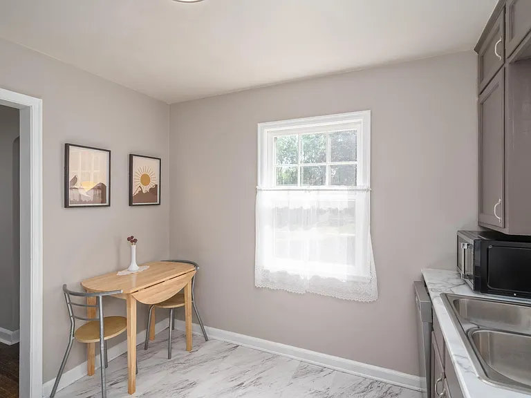 1219 S Glendale Ave — Photo 6