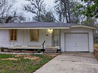 62 Hybiscus Ct, Lake Jackson, TX 77566