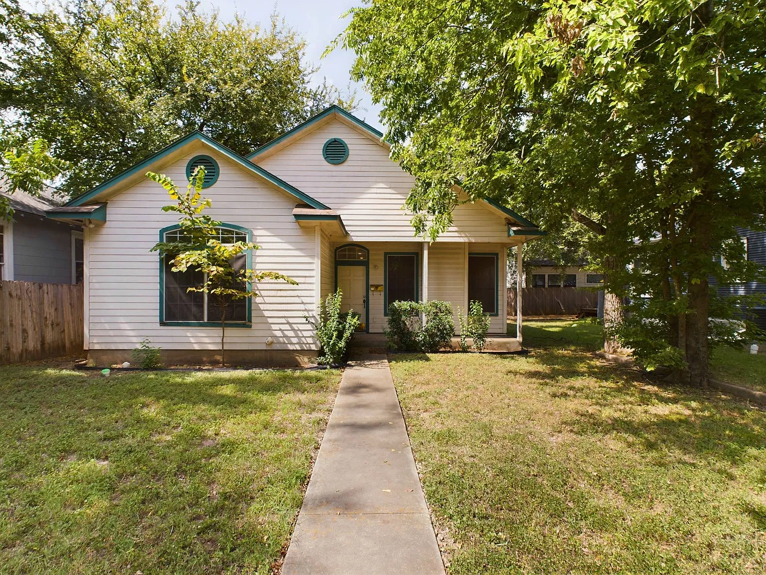 4 bed, 1700 sqft, $4,200 — Photo 3