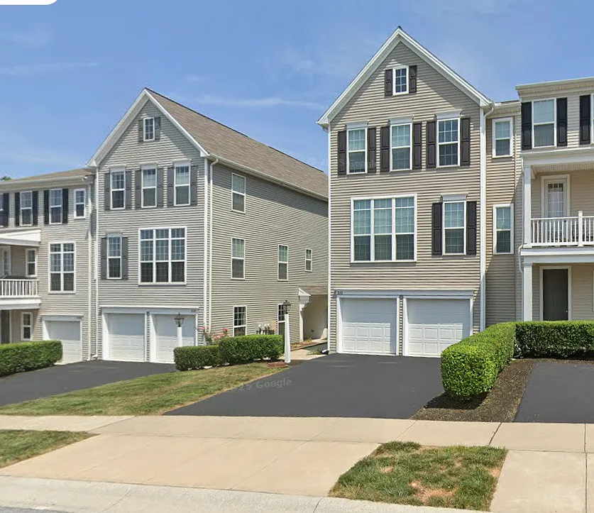 Building Photo - 2113 Red Fox Dr