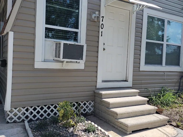 701 E Hanlon St — Photo 12