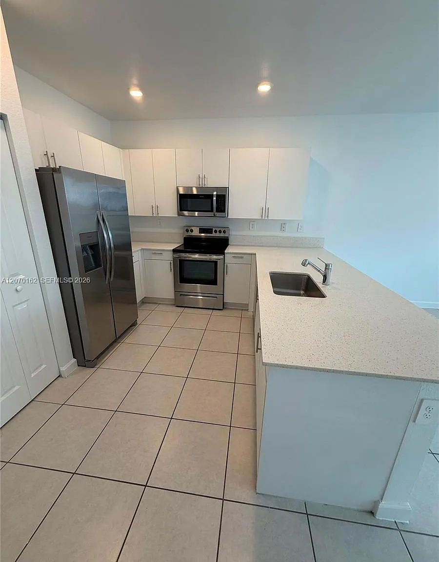Silver Palm Residential H — Photo 3